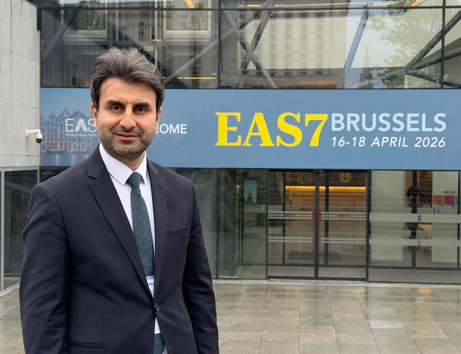 Dr. Abdeen Shaker outside the EAS7 congress venue in Brussels.